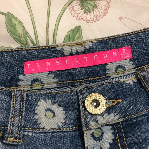 Tinseltown Denim Distressed Daisy Jean Shorts - Picture 3 of 4